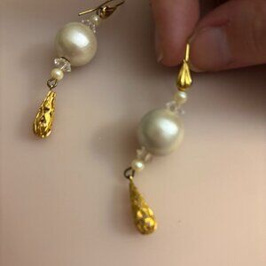 Gold & Pearl Fashion Earring